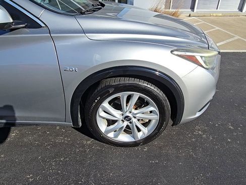 Used 2017 INFINITI QX30 Base image 10