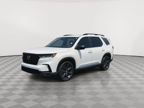Used 2025 Honda Pilot Sport image 4