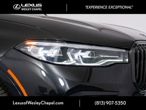 Used 2022 BMW X7 xDrive40i w/ M Sport Package AWD/4WD image 3