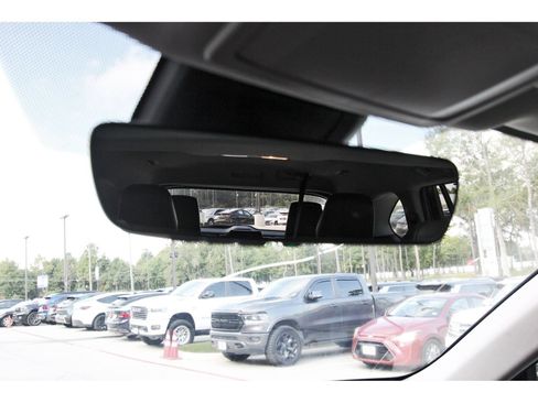 Used 2023 Toyota Highlander XLE FWD image 24