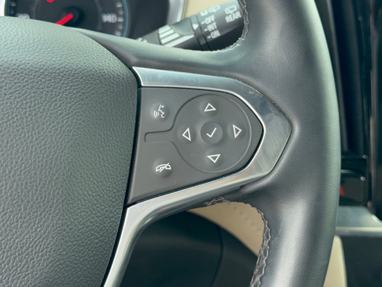 Certified 2023 Chevrolet Traverse LT FWD image 19