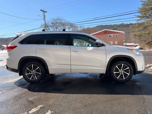 Used 2017 Toyota Highlander XLE image 4