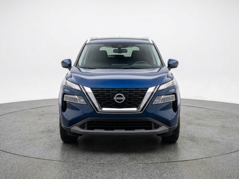 Used 2025 Nissan Rogue SV image 2