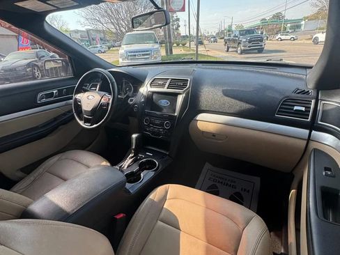 Used 2017 Ford Explorer XLT w/ Equipment Group 202A AWD/4WD image 13