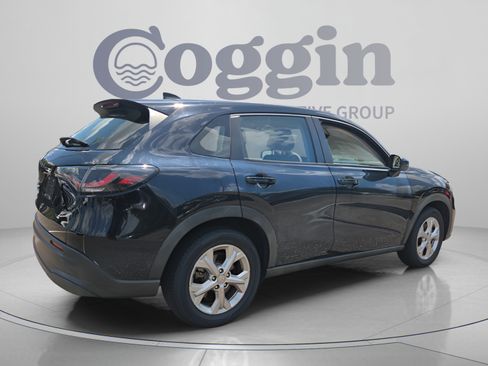 Used 2023 Honda HR-V LX image 5