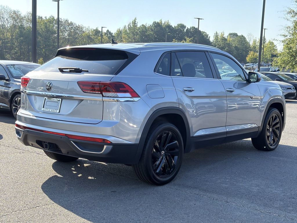 Used 2023 Volkswagen Atlas Cross Sport SE FWD image 5