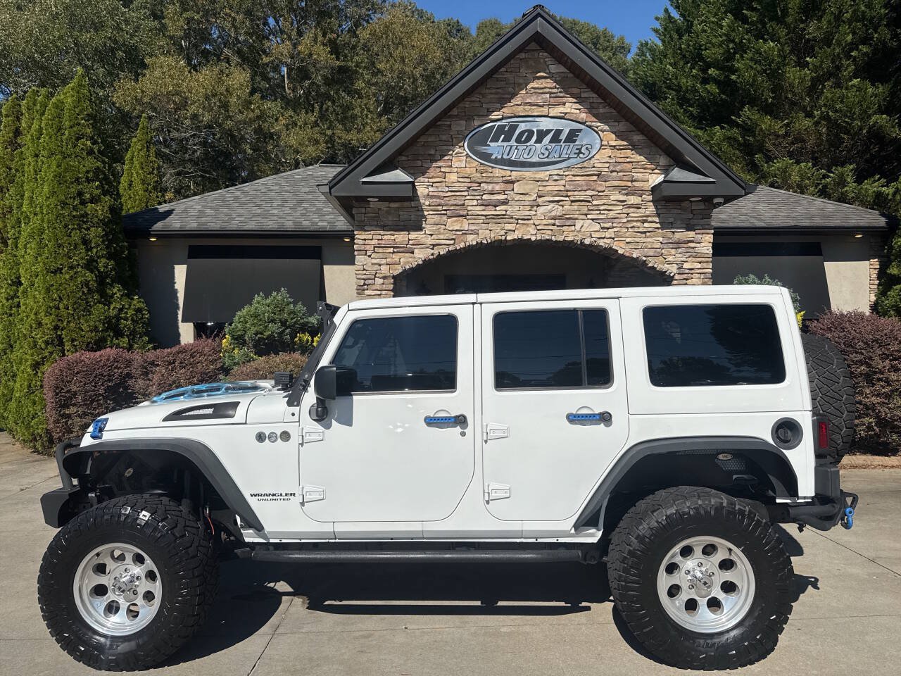 Used 2015 Jeep Wrangler Unlimited Rubicon w/ Connectivity Group AWD/4WD image 28