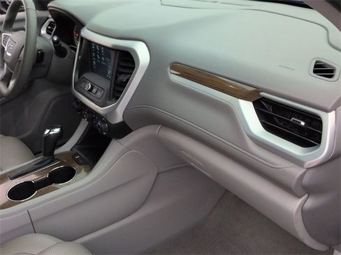 Used 2019 GMC Acadia SLE image 32