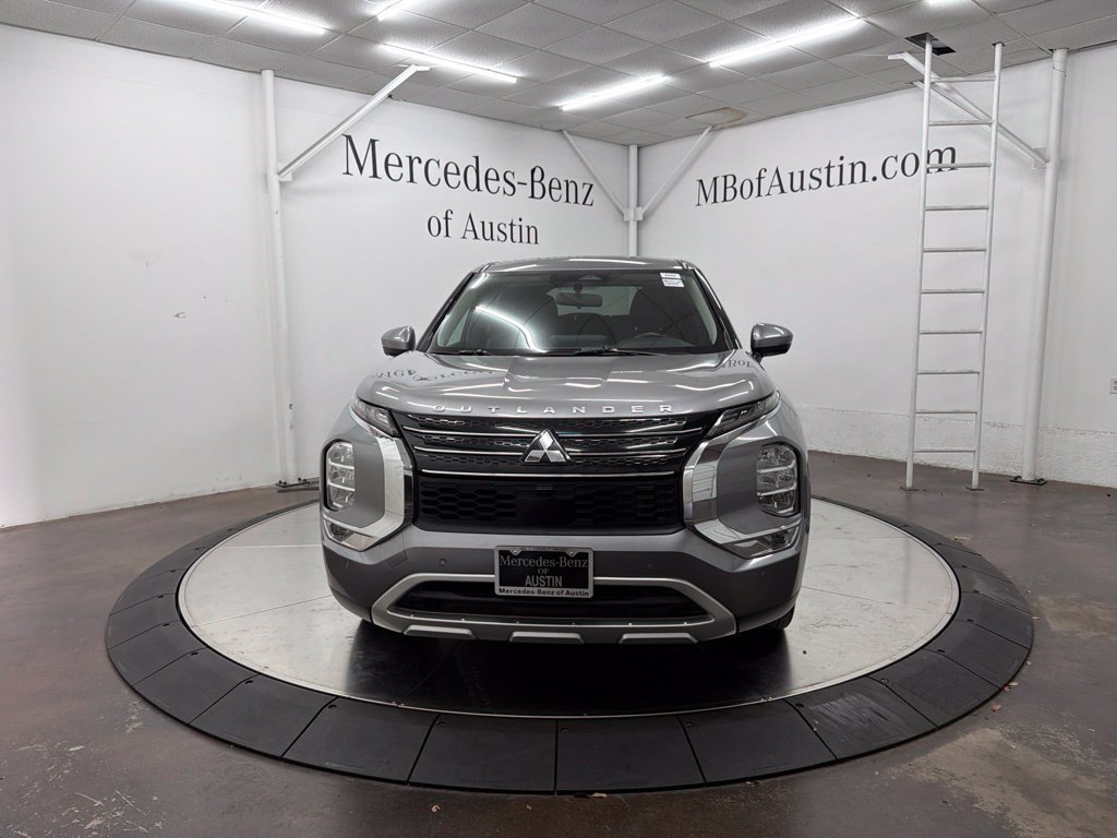 Used 2022 Mitsubishi Outlander SE FWD image 2