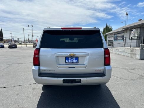 Used 2017 Chevrolet Suburban LT RWD image 5
