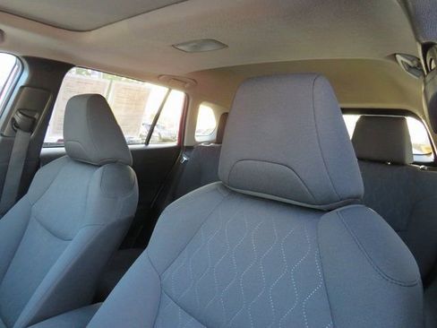 Used 2022 Toyota Corolla Cross LE w/ Moonroof Package image 16