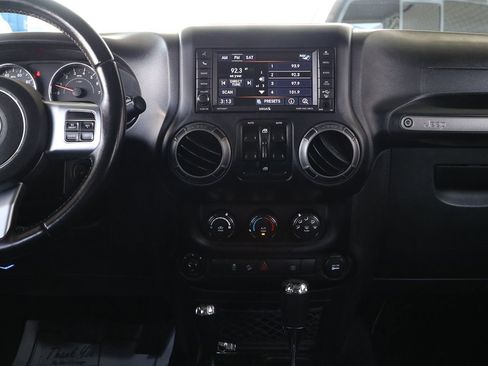 Used 2018 Jeep Wrangler Unlimited Sport image 14