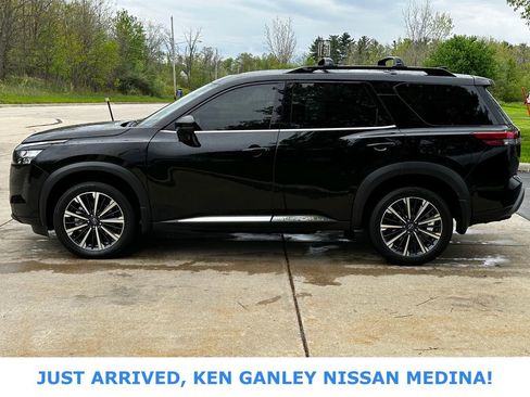 Certified 2026 Nissan Pathfinder Platinum w/ Cargo Package AWD/4WD image 6