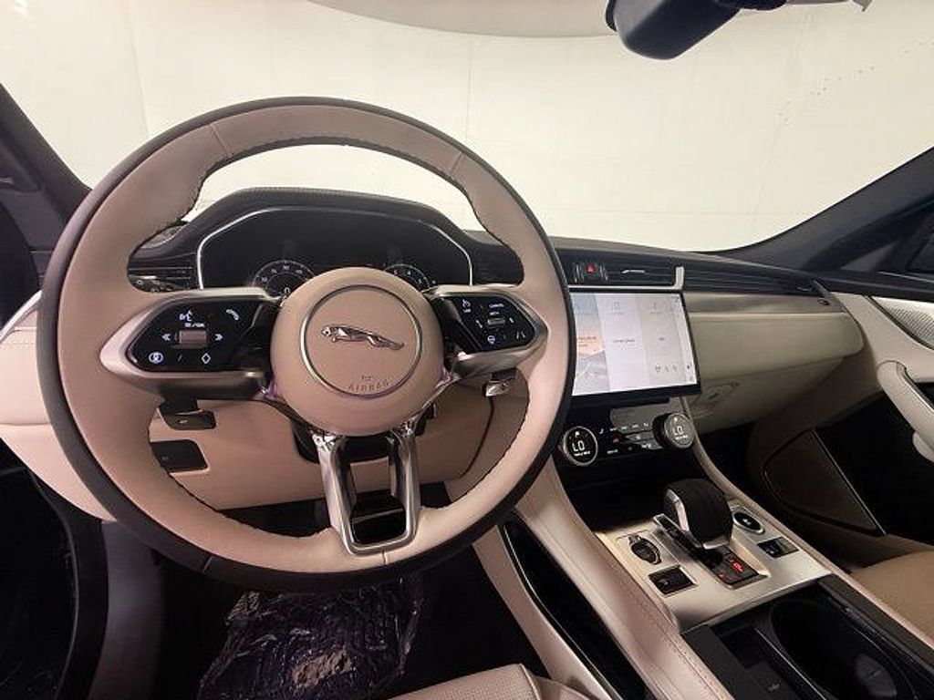 Certified 2026 Jaguar F-PACE R-Dynamic S AWD/4WD image 17