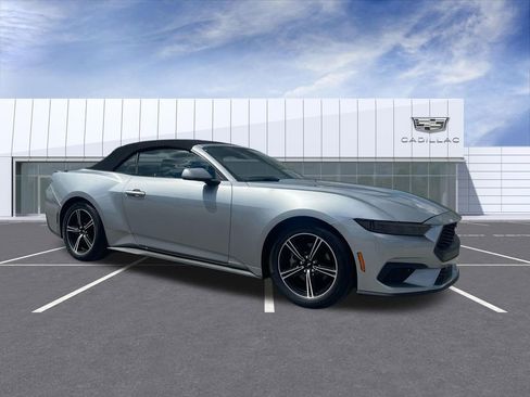 Used 2025 Ford Mustang Premium RWD image 36
