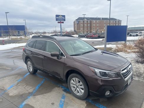 Used 2019 Subaru Outback 2.5i Premium image 2