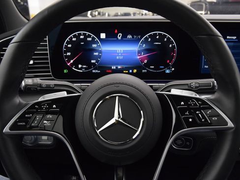 Used 2026 Mercedes-Benz Maybach GLS 600 4MATIC image 23