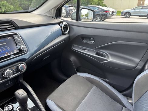 Used 2025 Nissan Versa SV FWD image 33