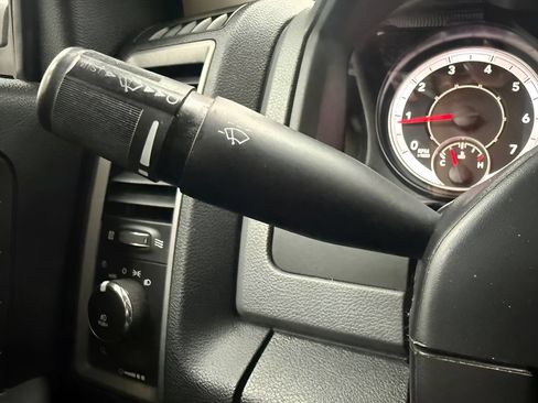 Used 2016 RAM 1500 Express RWD image 19