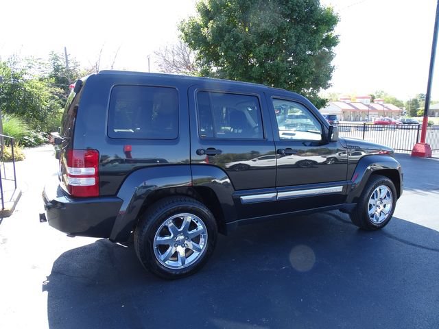 Used 2010 Jeep Liberty Limited w/ Tire & Wheel Group AWD/4WD image 6