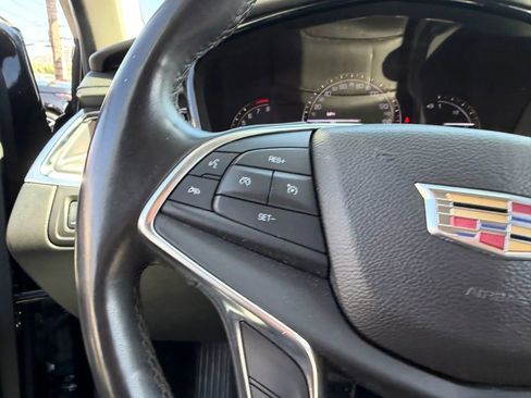 Used 2017 Cadillac XT5 Luxury FWD image 16