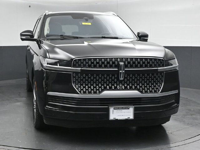 Certified 2025 Lincoln Navigator Reserve AWD/4WD image 2