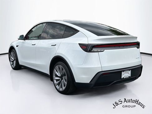Used 2026 Tesla Model Y Long Range AWD/4WD image 5