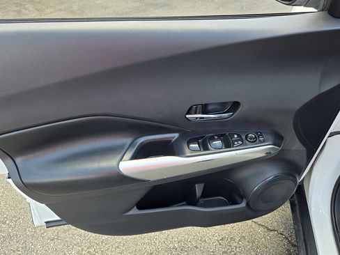 Used 2020 Nissan Kicks SR w/ SR Premium Package FWD image 11