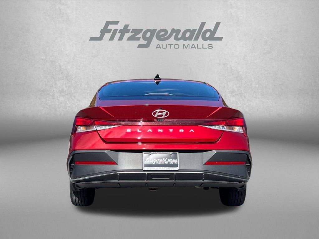 Used 2024 Hyundai Elantra SEL FWD image 7