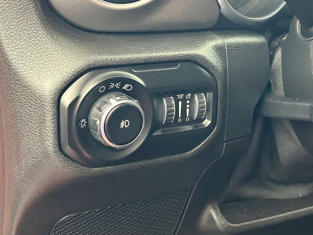 Used 2018 Jeep Wrangler Unlimited Sport AWD/4WD image 40
