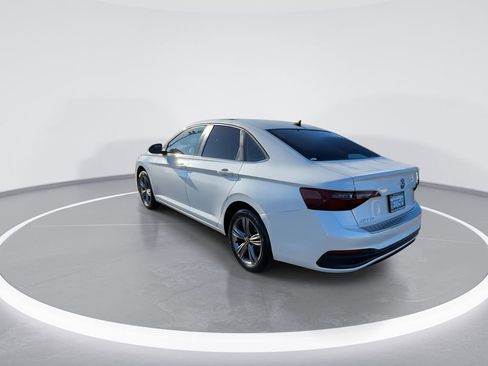 Used 2023 Volkswagen Jetta SE w/ Panoramic Sunroof Package image 10