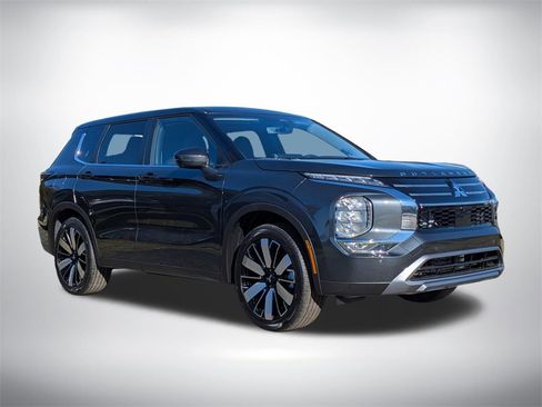 New 2026 Mitsubishi Outlander SE image 2