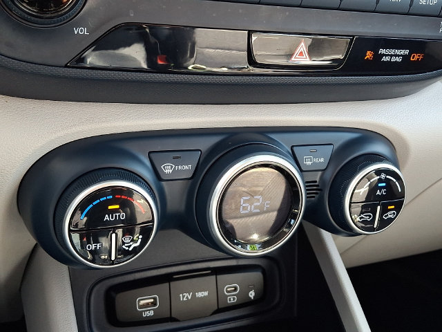 Used 2024 Hyundai Venue Limited FWD image 16
