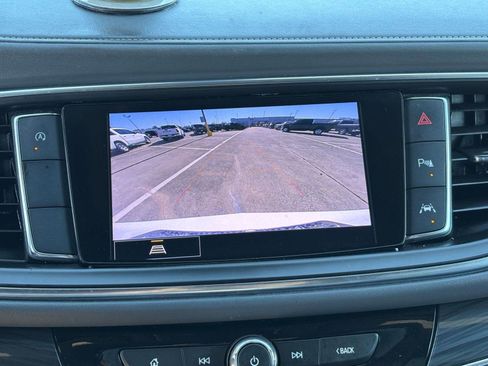 Used 2022 Buick Enclave Essence image 24