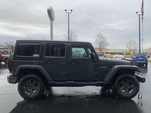 Used 2016 Jeep Wrangler Unlimited Sport image 2