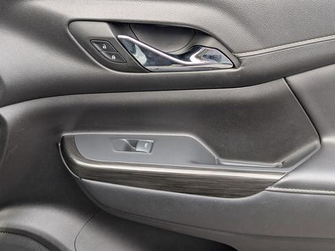 Used 2023 GMC Acadia SLT image 24