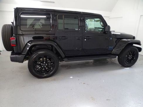 Certified 2025 Jeep Wrangler Unlimited Sahara AWD/4WD image 22