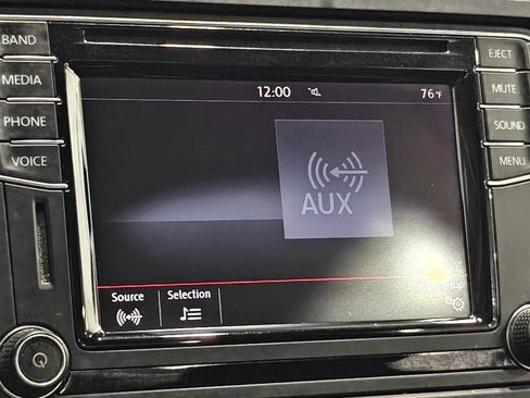 Used 2017 Volkswagen Jetta SE FWD image 29