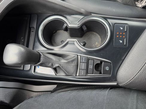 Used 2019 Toyota Camry XSE FWD image 25