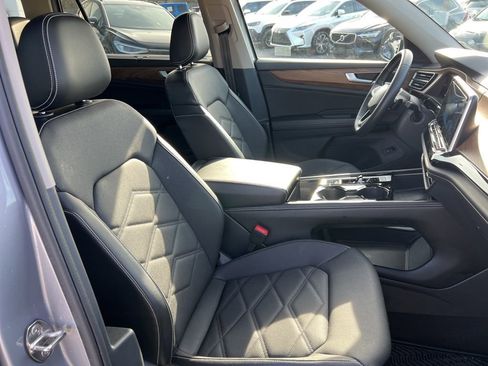 Used 2024 Volkswagen Atlas SE image 23