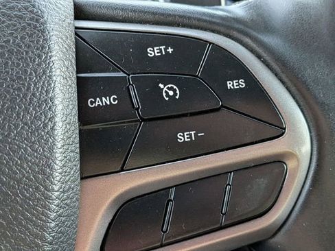 Used 2019 Jeep Cherokee Limited image 15