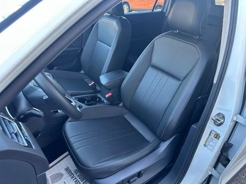Used 2023 Volkswagen Tiguan SE AWD/4WD image 9