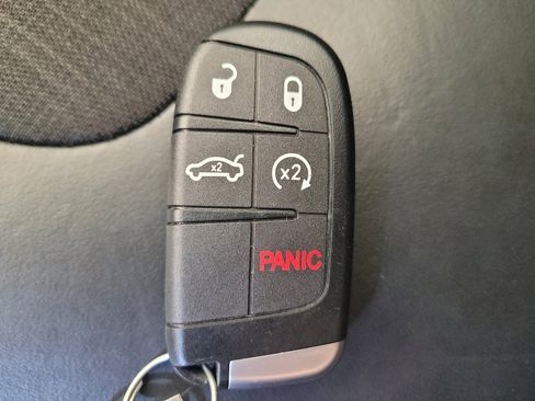 Used 2018 Jeep Cherokee Latitude Plus w/ Comfort/Convenience Group AWD/4WD image 32