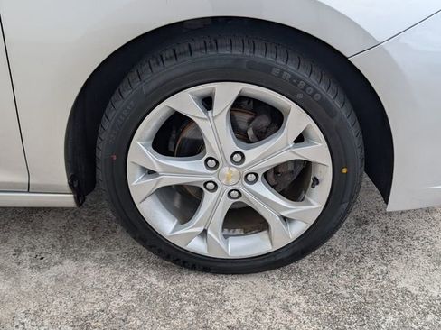 Used 2018 Chevrolet Cruze Premier FWD image 20