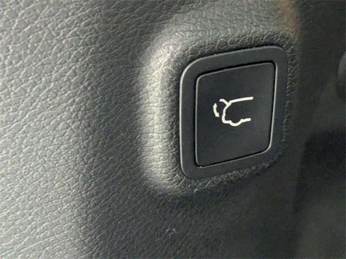 Used 2019 Jeep Cherokee Limited w/ Technology Group image 30