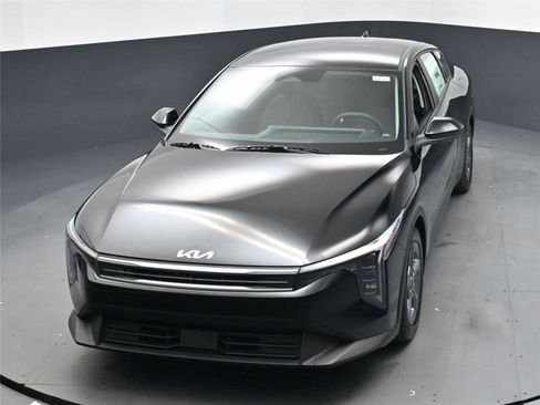 New 2025 Kia K4 LXS image 9