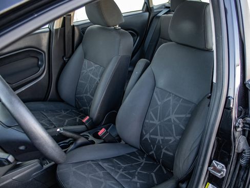 Used 2013 Ford Fiesta SE w/ Moon & Mood Pkg image 17