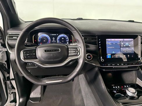 Used 2024 Jeep Wagoneer Series II w/ Flexible Seating Group AWD/4WD image 12
