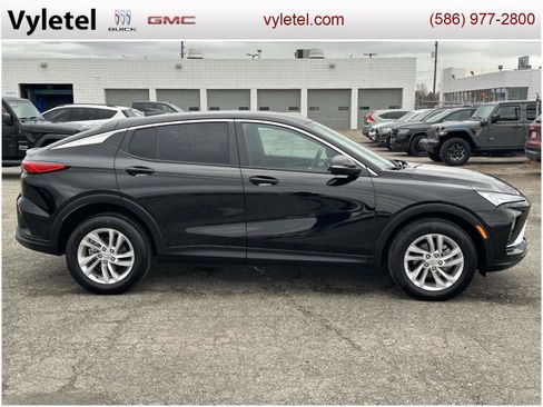 Certified 2024 Buick Envista Preferred image 2