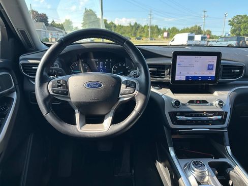 Used 2020 Ford Explorer XLT w/ Equipment Group 202A AWD/4WD image 13